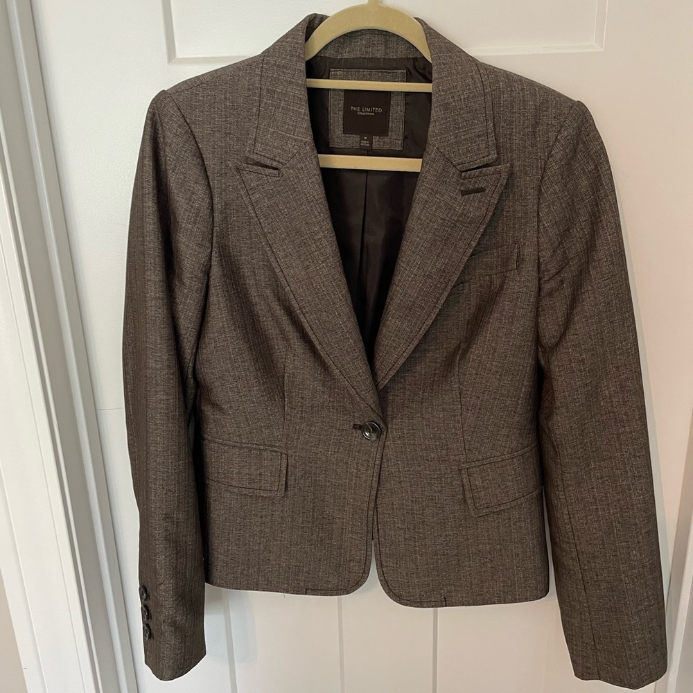 Women’s brown blazer size medium.